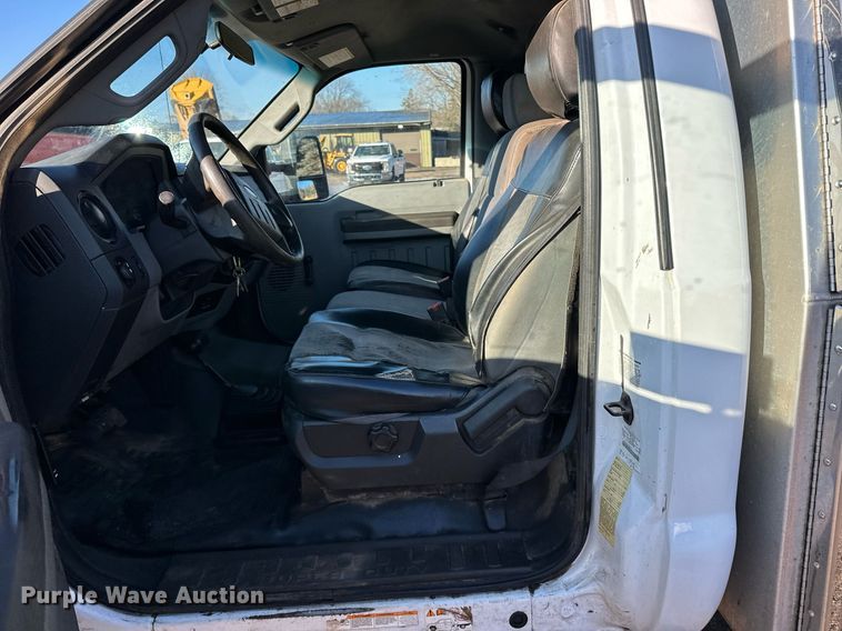 image for item DO3170 2011 Ford  F550 Super Duty XL flatbed truck