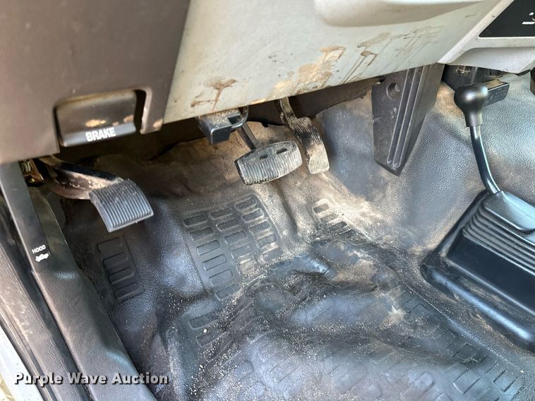 image for item DO3170 2011 Ford  F550 Super Duty XL flatbed truck