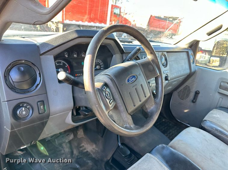 image for item DO3170 2011 Ford  F550 Super Duty XL flatbed truck