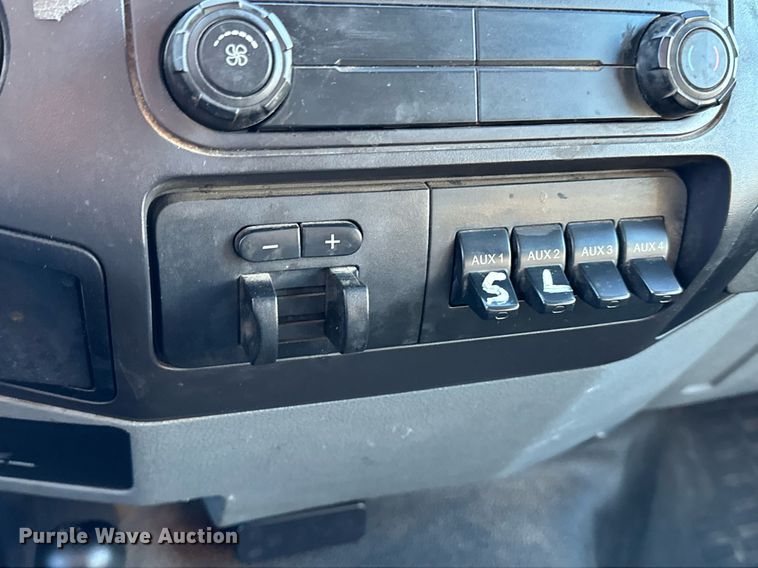 image for item DO3170 2011 Ford  F550 Super Duty XL flatbed truck