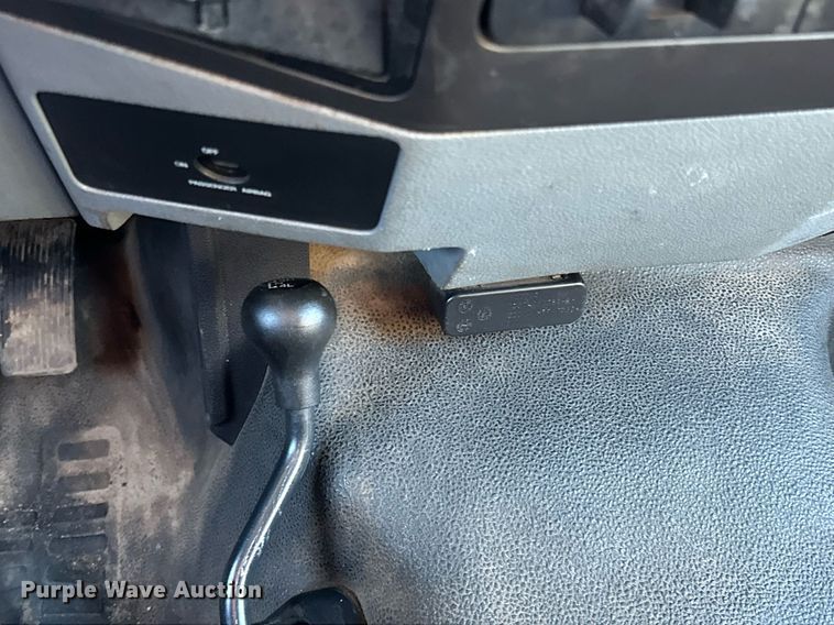 image for item DO3170 2011 Ford  F550 Super Duty XL flatbed truck