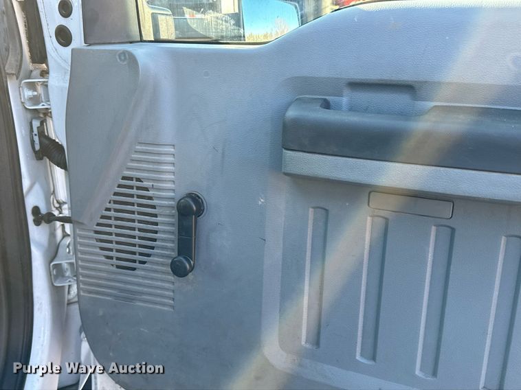 image for item DO3170 2011 Ford  F550 Super Duty XL flatbed truck