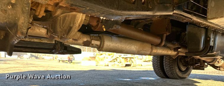 image for item DO3170 2011 Ford  F550 Super Duty XL flatbed truck