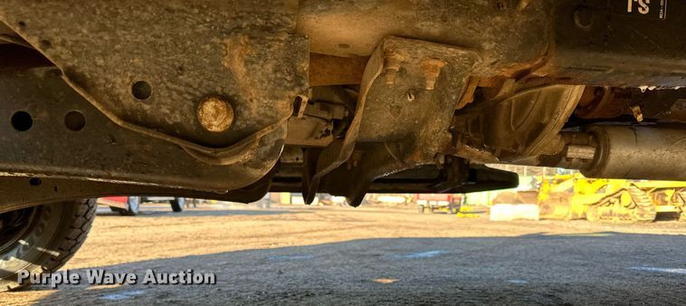 image for item DO3170 2011 Ford  F550 Super Duty XL flatbed truck