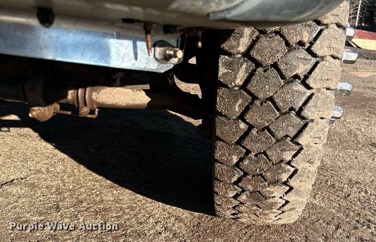 image for item DO3170 2011 Ford  F550 Super Duty XL flatbed truck