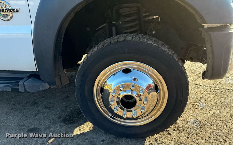 image for item DO3170 2011 Ford  F550 Super Duty XL flatbed truck