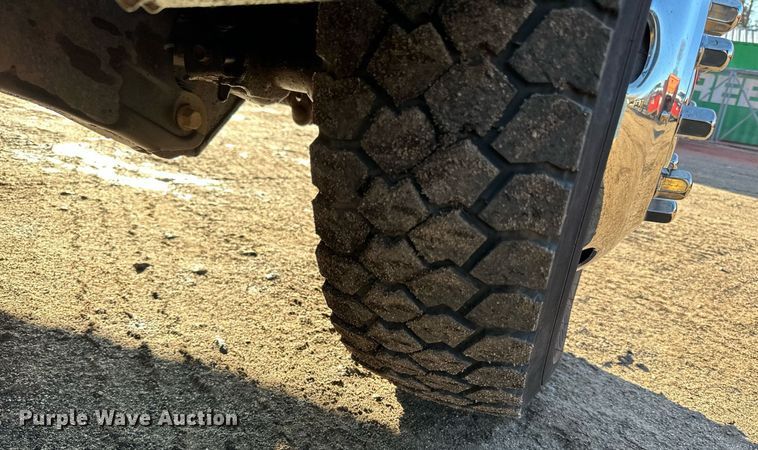 image for item DO3170 2011 Ford  F550 Super Duty XL flatbed truck