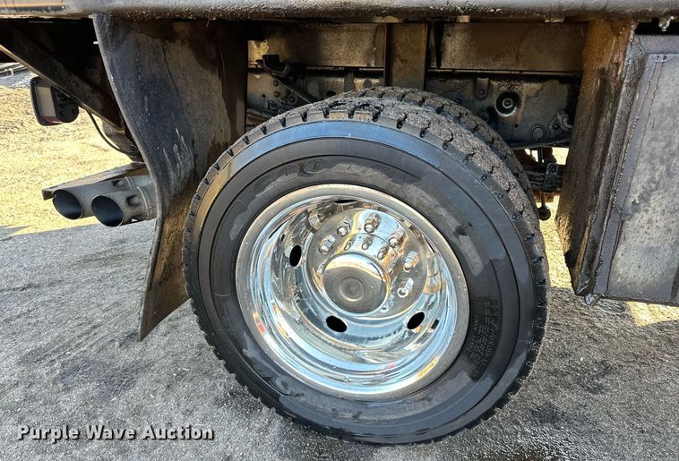 image for item DO3170 2011 Ford  F550 Super Duty XL flatbed truck