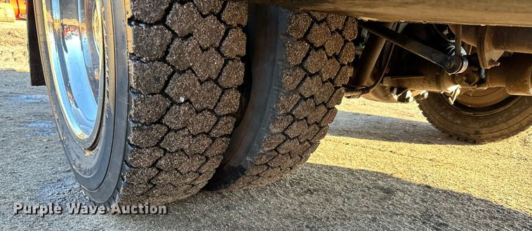 image for item DO3170 2011 Ford  F550 Super Duty XL flatbed truck