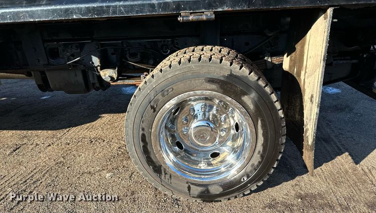 image for item DO3170 2011 Ford  F550 Super Duty XL flatbed truck