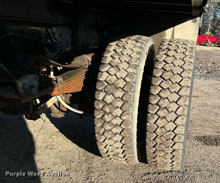 image for item DO3170 2011 Ford  F550 Super Duty XL flatbed truck