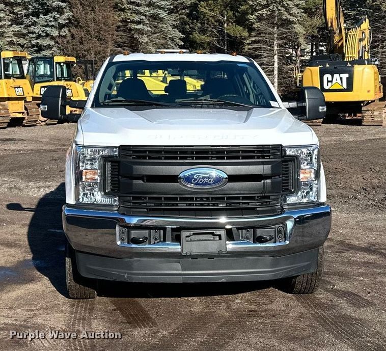 image for item DO3171 2019 Ford  F350 Super Duty XL SuperCab pickup truck