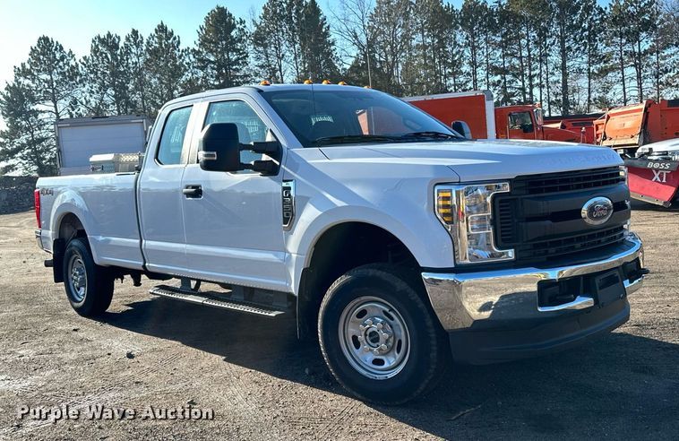 image for item DO3171 2019 Ford  F350 Super Duty XL SuperCab pickup truck