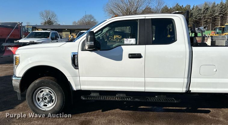 image for item DO3171 2019 Ford  F350 Super Duty XL SuperCab pickup truck