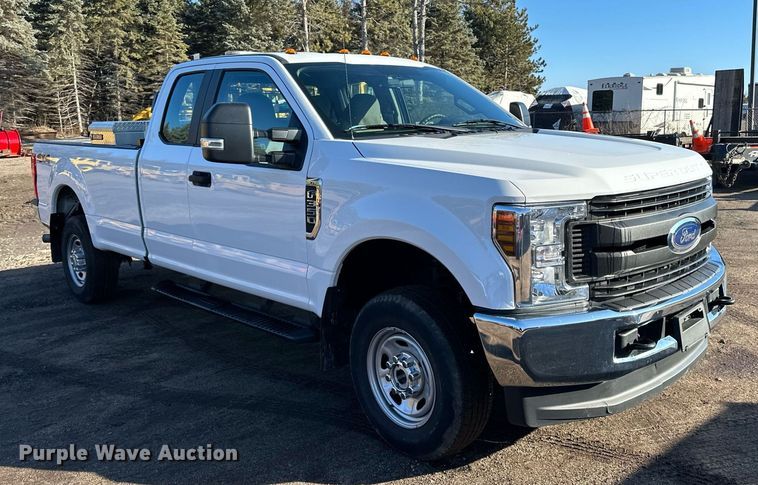 image for item DO3171 2019 Ford  F350 Super Duty XL SuperCab pickup truck