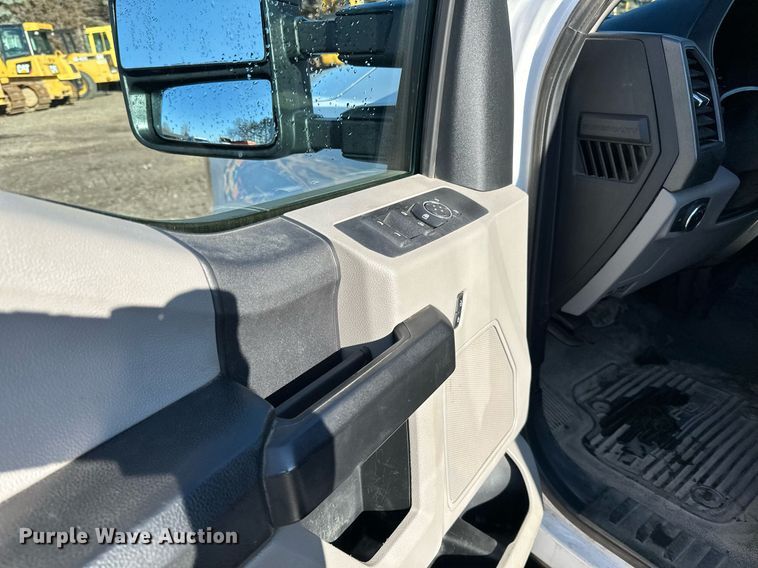 image for item DO3171 2019 Ford  F350 Super Duty XL SuperCab pickup truck