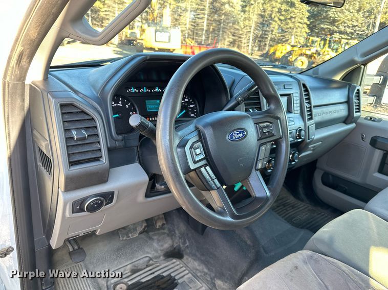 image for item DO3171 2019 Ford  F350 Super Duty XL SuperCab pickup truck