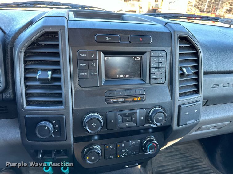 image for item DO3171 2019 Ford  F350 Super Duty XL SuperCab pickup truck