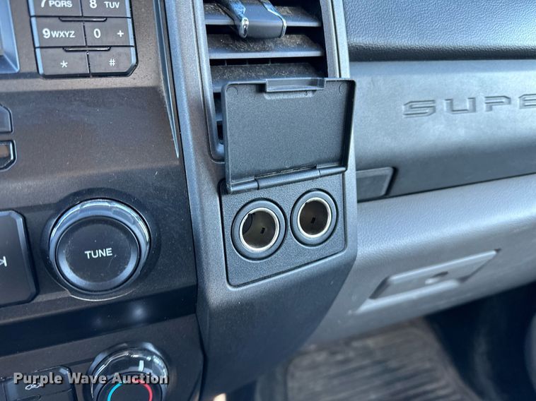 image for item DO3171 2019 Ford  F350 Super Duty XL SuperCab pickup truck