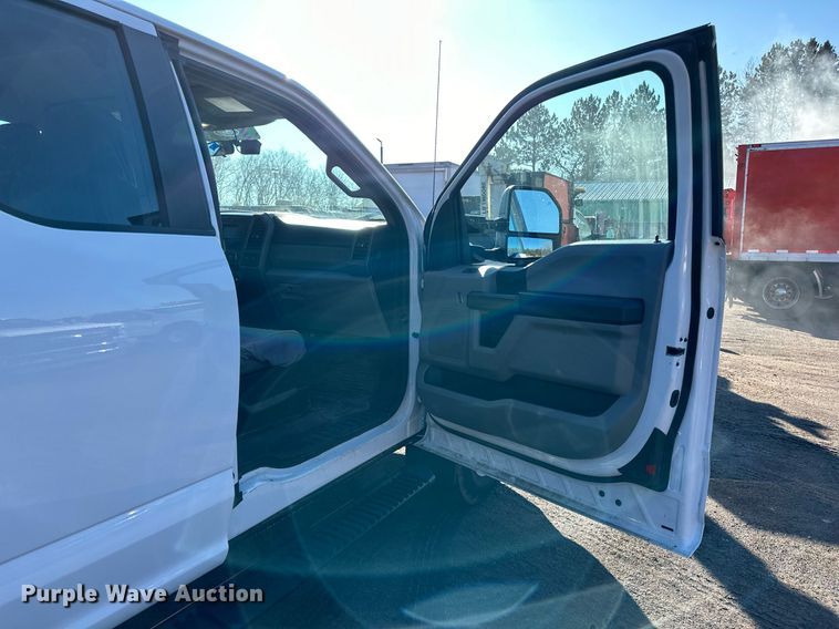 image for item DO3171 2019 Ford  F350 Super Duty XL SuperCab pickup truck