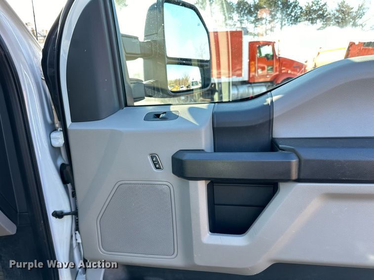 image for item DO3171 2019 Ford  F350 Super Duty XL SuperCab pickup truck