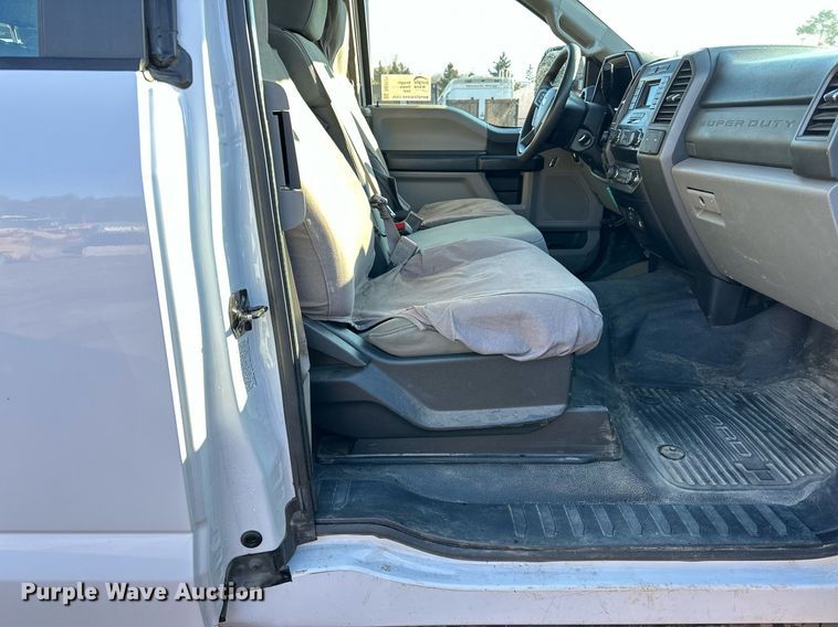 image for item DO3171 2019 Ford  F350 Super Duty XL SuperCab pickup truck