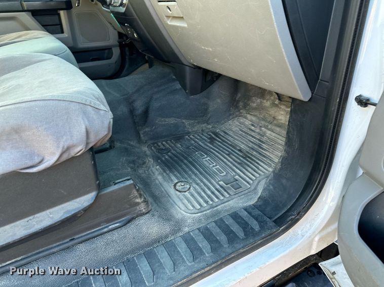 image for item DO3171 2019 Ford  F350 Super Duty XL SuperCab pickup truck