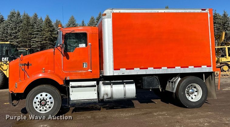 image for item DO3173 1999 Kenworth  T800 box truck