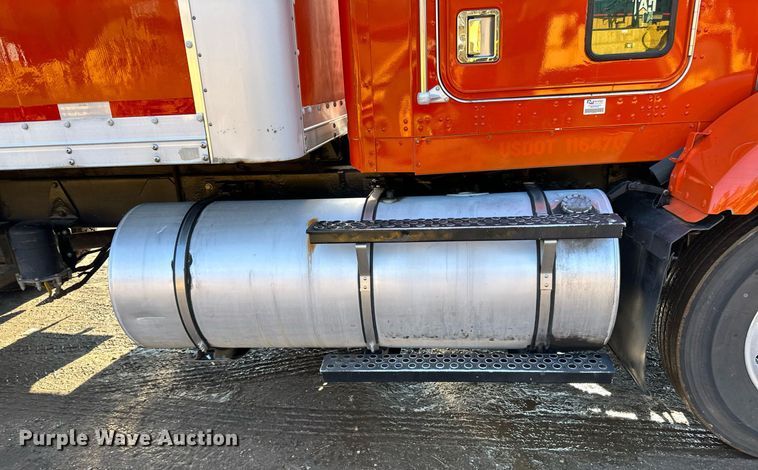 image for item DO3173 1999 Kenworth  T800 box truck