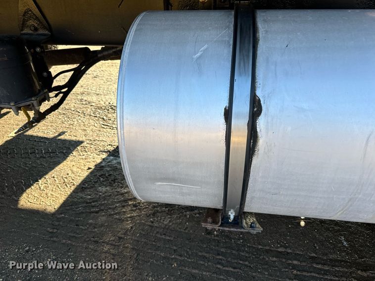 image for item DO3173 1999 Kenworth  T800 box truck