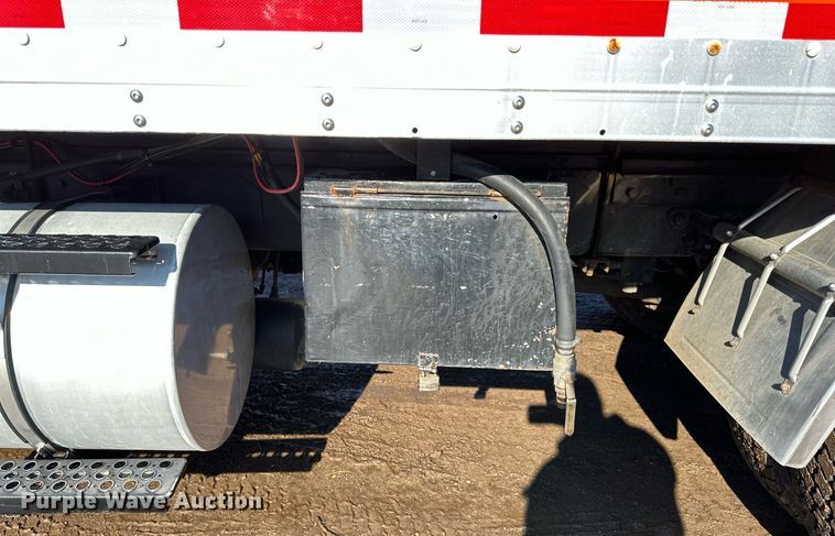 image for item DO3173 1999 Kenworth  T800 box truck