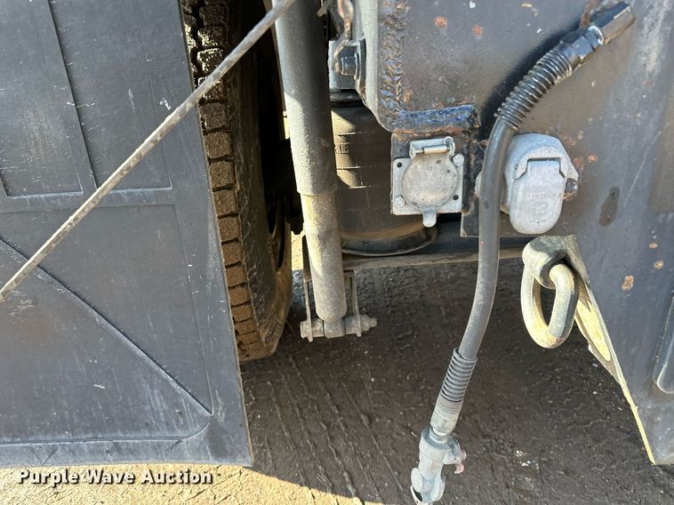 image for item DO3173 1999 Kenworth  T800 box truck