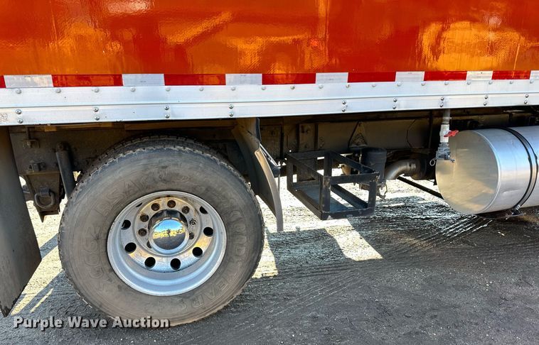 image for item DO3173 1999 Kenworth  T800 box truck