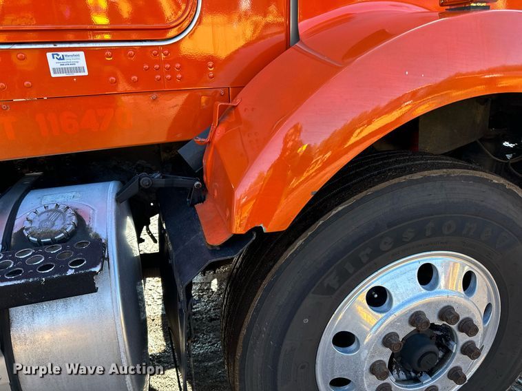 image for item DO3173 1999 Kenworth  T800 box truck