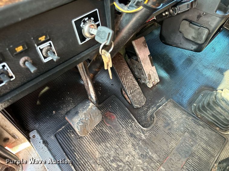 image for item DO3173 1999 Kenworth  T800 box truck