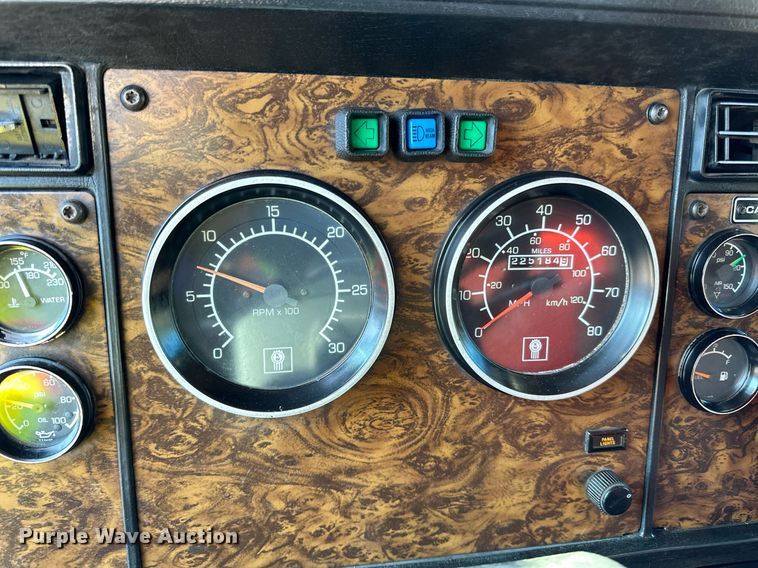 image for item DO3173 1999 Kenworth  T800 box truck