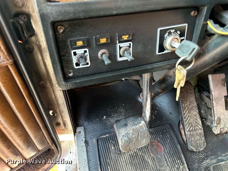 image for item DO3173 1999 Kenworth  T800 box truck