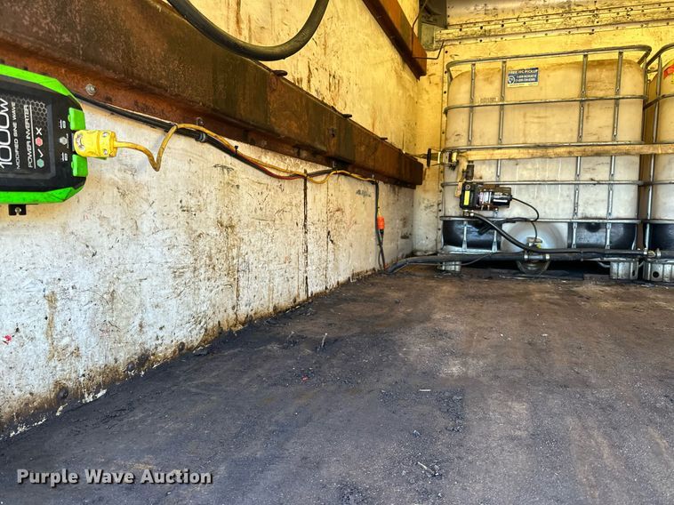 image for item DO3173 1999 Kenworth  T800 box truck