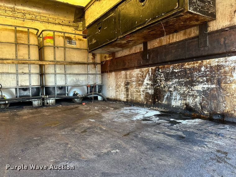 image for item DO3173 1999 Kenworth  T800 box truck