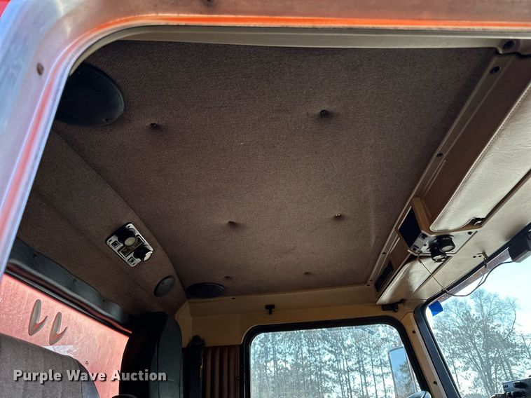 image for item DO3173 1999 Kenworth  T800 box truck