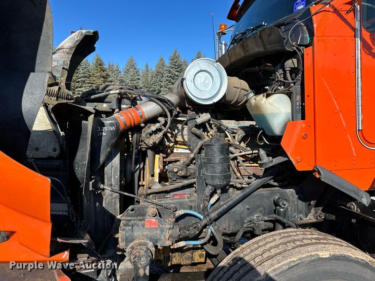 image for item DO3173 1999 Kenworth  T800 box truck