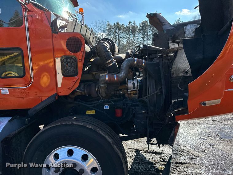 image for item DO3173 1999 Kenworth  T800 box truck