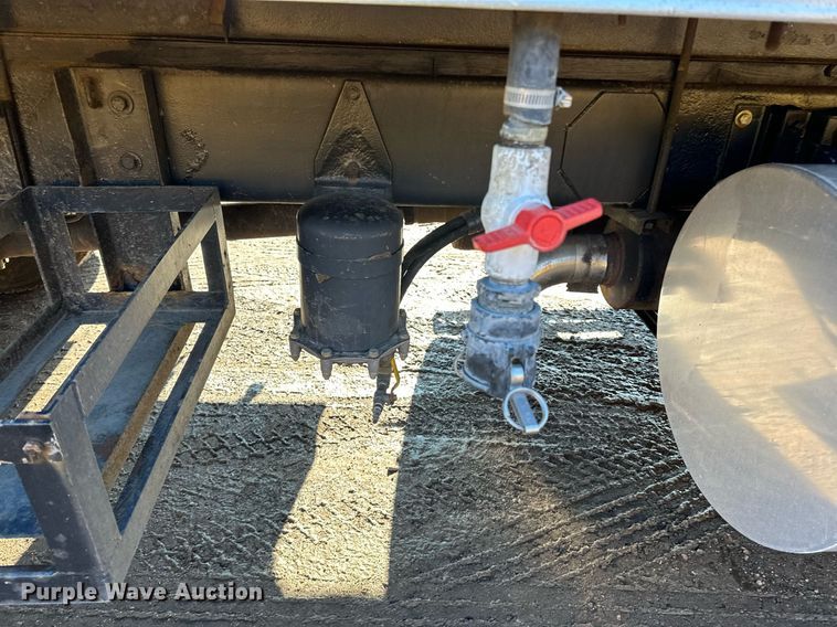 image for item DO3173 1999 Kenworth  T800 box truck