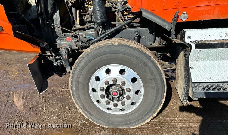 image for item DO3173 1999 Kenworth  T800 box truck