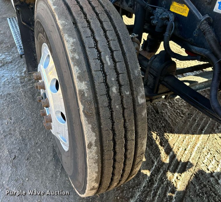 image for item DO3173 1999 Kenworth  T800 box truck