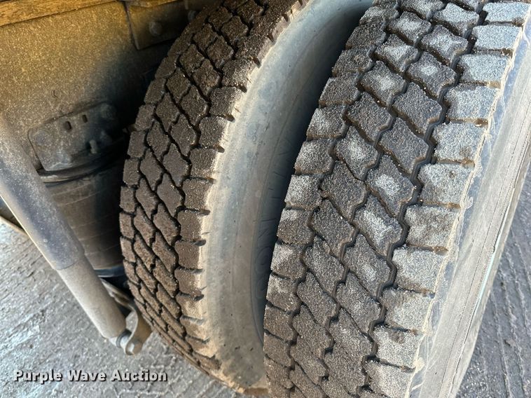 image for item DO3173 1999 Kenworth  T800 box truck