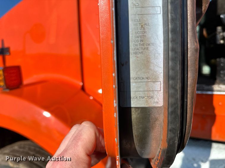 image for item DO3173 1999 Kenworth  T800 box truck