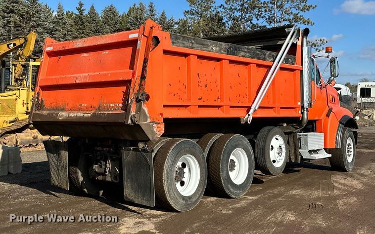 image for item DO3174 2005 Sterling LT9500 dump truck