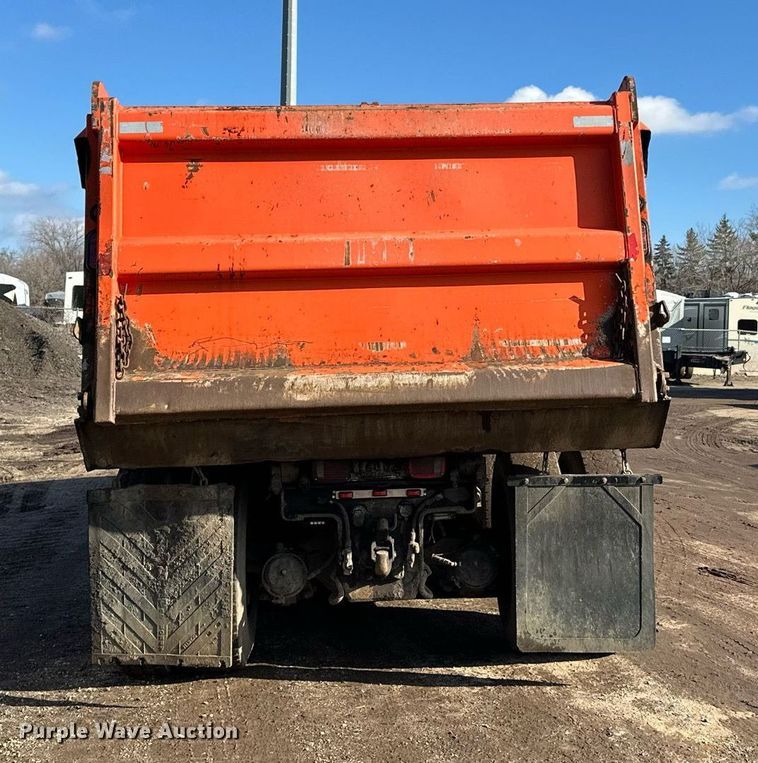 image for item DO3174 2005 Sterling LT9500 dump truck