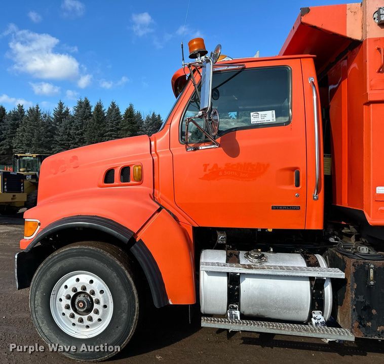 image for item DO3174 2005 Sterling LT9500 dump truck
